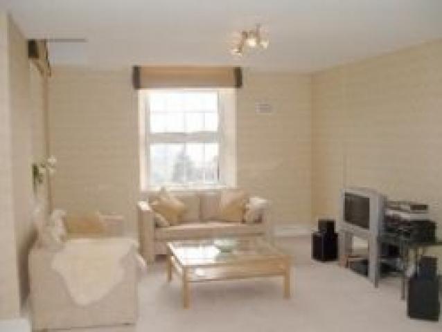 			2 Bedroom, 1 bath, 1 reception Flat			 Brook Rd, DOLLIS HILL NW2